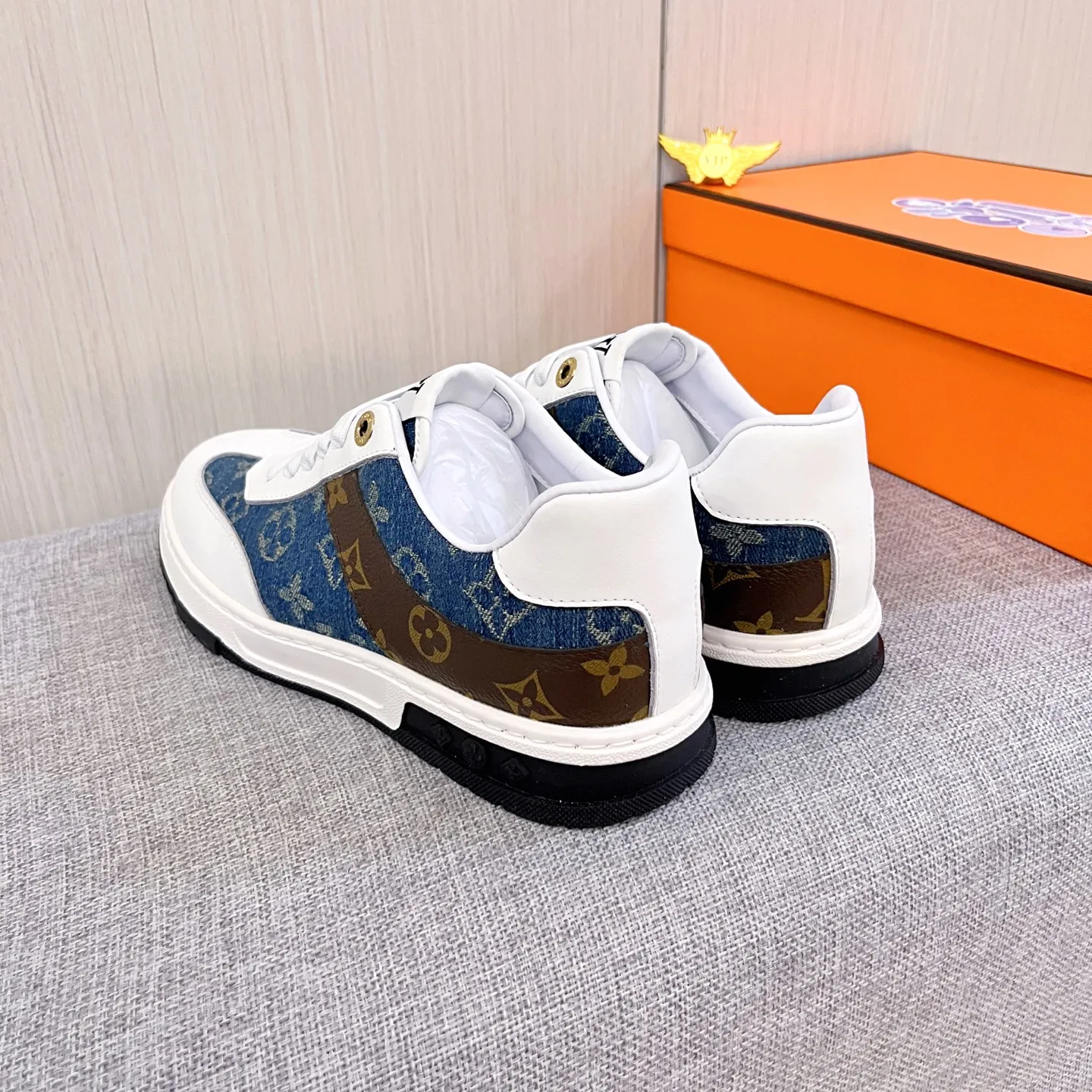 🚘🚘Factory batch 420💰【LV】🔥Louis Vuitton high-end men's shoes brand official website 1:1 latest masterpiece: the upper is made of Italian imported first-layer cowhide with a comfortable and breathable lining➕original non-slip and wear-resistant outsole🔥, making walking more convenient and comfortable! An exclusive new model, a stunning work, a beautiful 1:1 replica [color] compared to the official quality! Create a fashionable personality to set off your uniqueness! A must-have for trendy men! Classic 🔥 Size: 38-44 Color: 🔥 2⃣️ colors available 🔥.